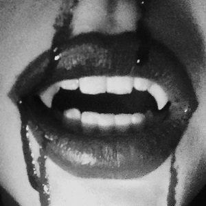دانلود آهنگ Fangs از Dionnysuss دانلود آهنگ Fangs از Dionnysuss